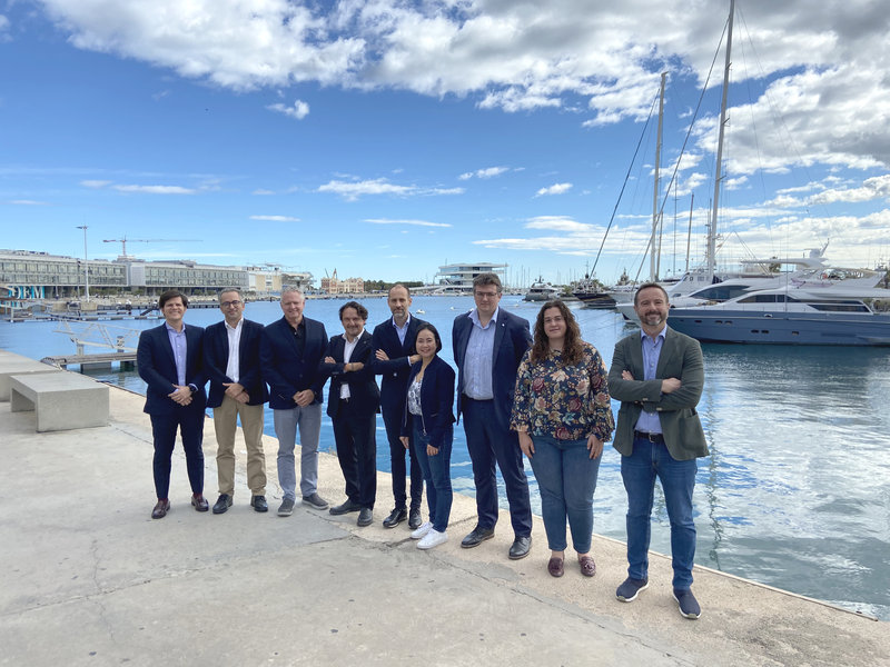 Representantes del equipo de Opentop y Fundacin Valenciaport junto a representantes de los hubs de innovacin ThePIER y homePORT