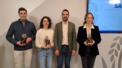 Yuna Estudio, Imagina Ortodoncia y Parkiduo ganan el premio a la Iniciativa Emprendedora del Mes de Elche