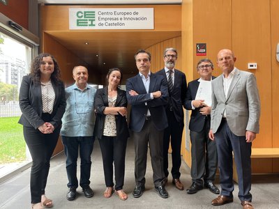 Ignacio Sainz de Baranda, nuevo presidente de CEEI Castelln, junto a miembros de la junta directiva y de la asamblea