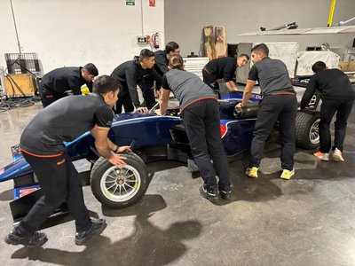 Florida Universit�ria y Campos Racing inician el Curso de Especialista en Motorsport. Mec�nica de Competici�n