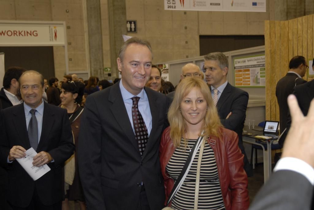 292 Albert Fabra visita stands de empresas en el DPECV2012
