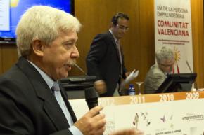 Salvador Gil presenta la intervencin de Jos M Gmez Gras en la presentacin DPECV2013