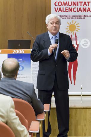 Salvador Gil durante su intervencin en la presentacin del DPECV2013