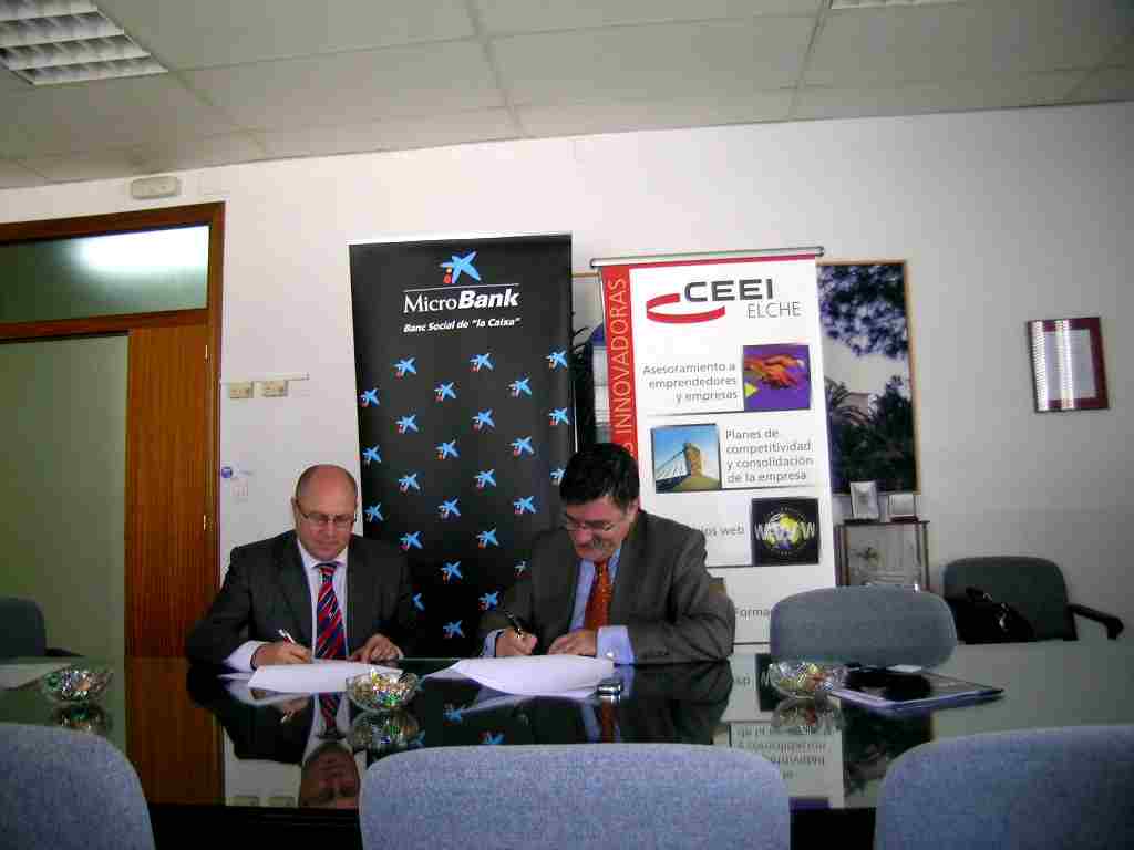 MicroBank01, Foto firma de Convenio CEEI Elche
