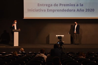 El Ayuntamiento de Elche ha entregado los premios a las iniciativas emprendedoras del mes